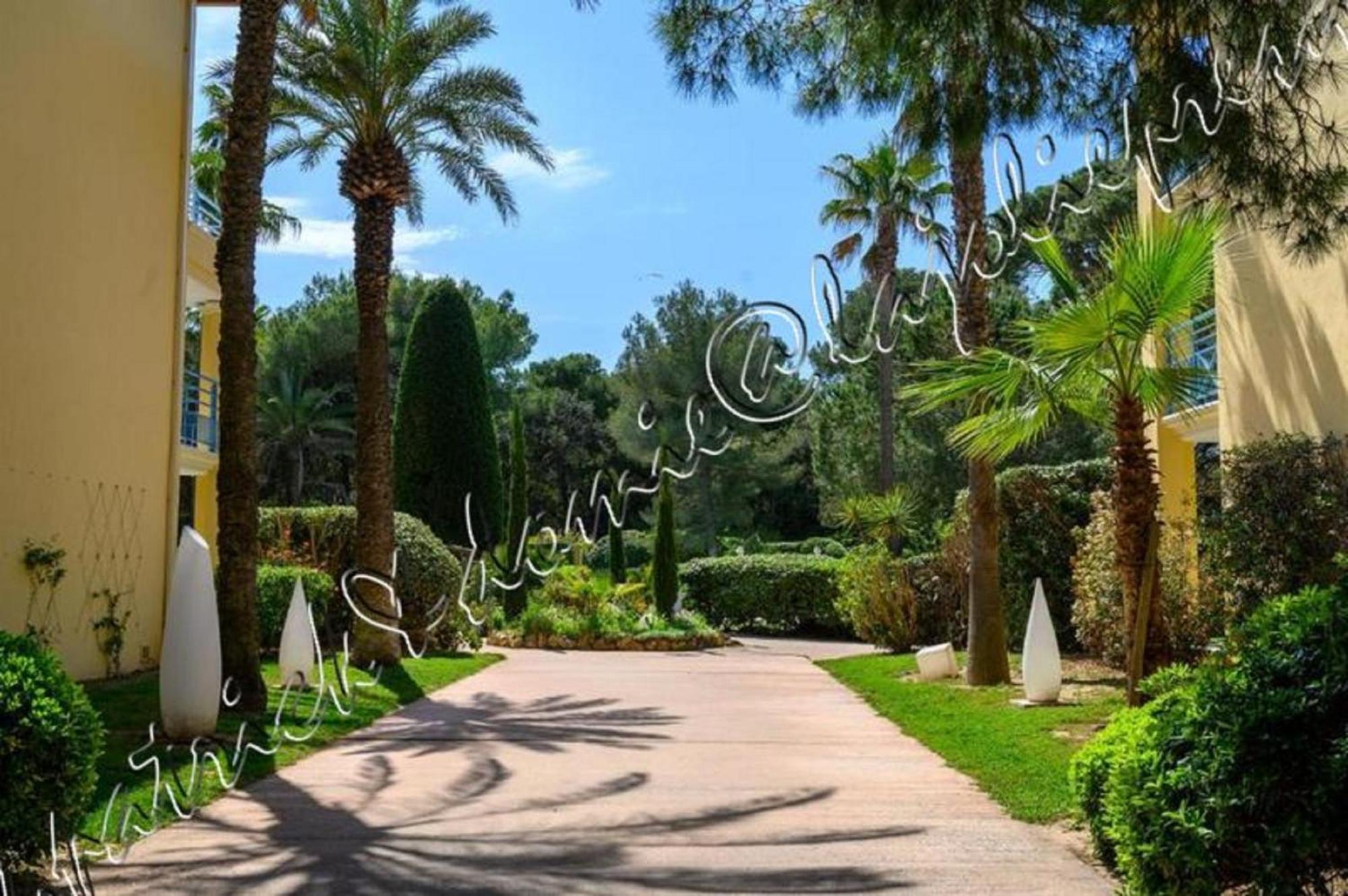 Magnifique Parc De La Presqu'Ile Avec Piscine Et Plage Face A Porquerolles ! Hyeres Bagian luar foto