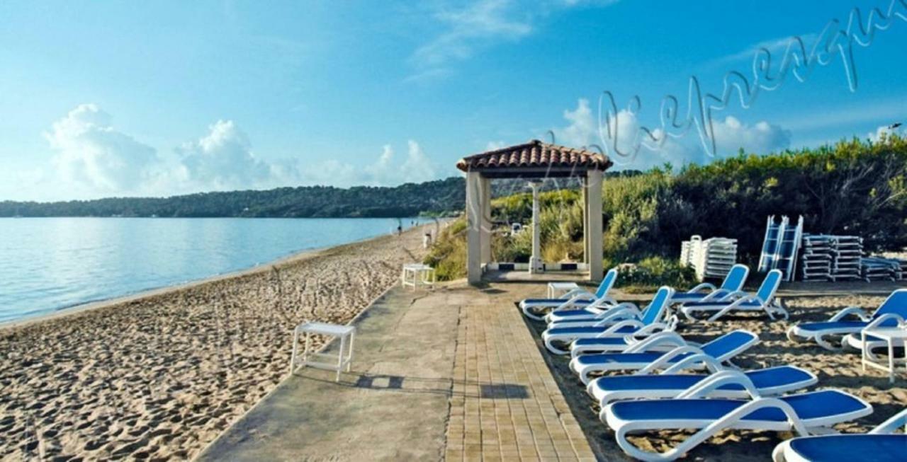 Magnifique Parc De La Presqu'Ile Avec Piscine Et Plage Face A Porquerolles ! Hyeres Bagian luar foto